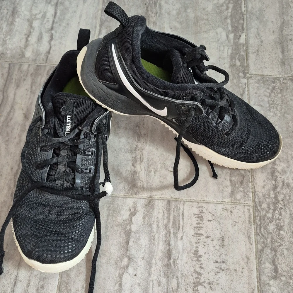 Nike Black and White Athletic Shoes